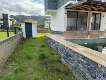 Freistehende Poolvilla In Dalaman Kapikarginda