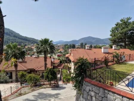 Göcek'te Site İçerisin De 4+1 Satılık Villa